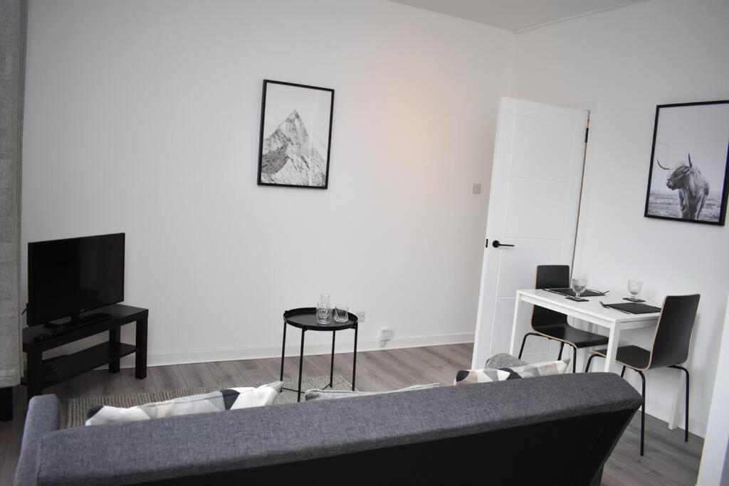 Modern & Bright 1 Bed For 4 Close To City Centre! 爱丁堡 外观 照片