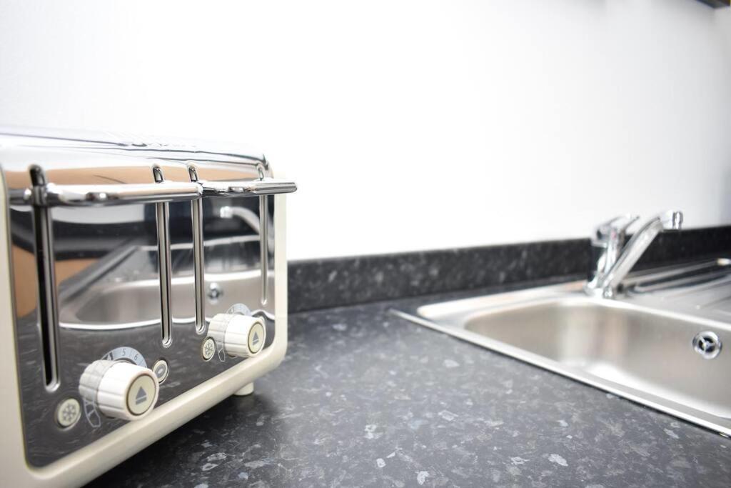 Modern & Bright 1 Bed For 4 Close To City Centre! 爱丁堡 外观 照片