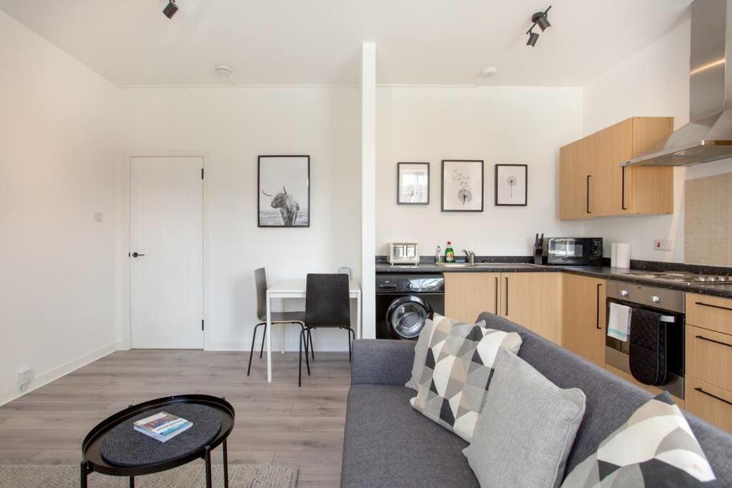 Modern & Bright 1 Bed For 4 Close To City Centre! 爱丁堡 外观 照片