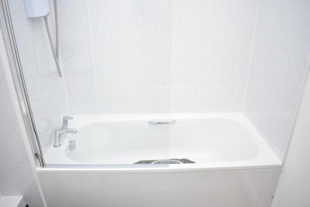 Modern & Bright 1 Bed For 4 Close To City Centre! 爱丁堡 外观 照片