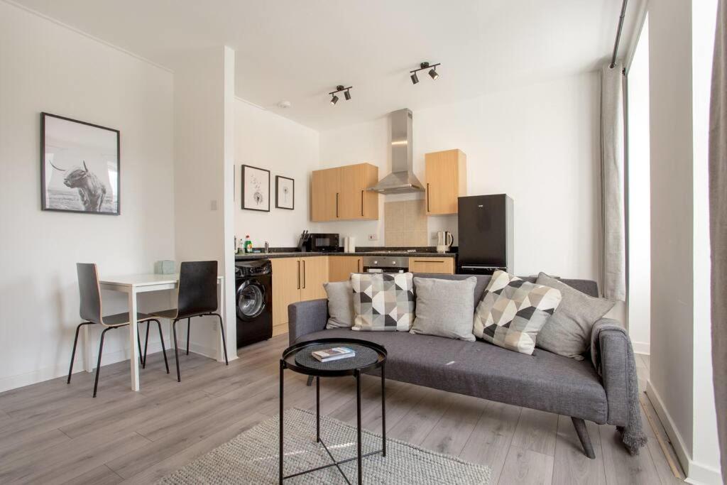 Modern & Bright 1 Bed For 4 Close To City Centre! 爱丁堡 外观 照片