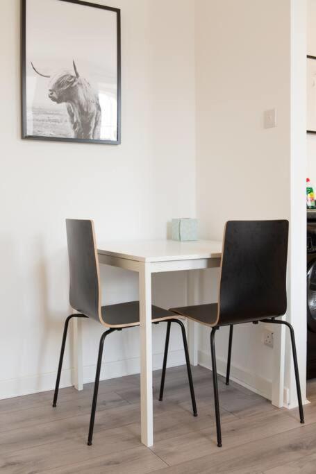 Modern & Bright 1 Bed For 4 Close To City Centre! 爱丁堡 外观 照片