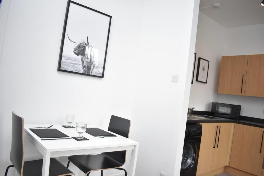 Modern & Bright 1 Bed For 4 Close To City Centre! 爱丁堡 外观 照片
