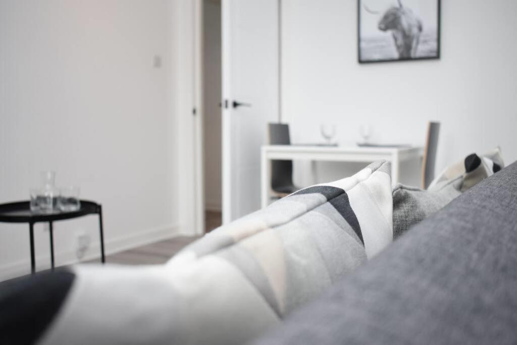 Modern & Bright 1 Bed For 4 Close To City Centre! 爱丁堡 外观 照片